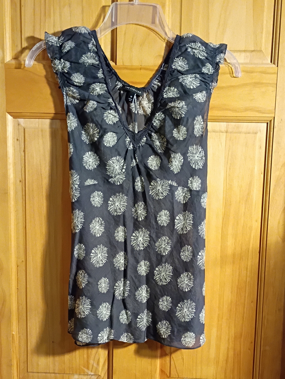 Sleeveless Floral Burst V-Neck Top - Gray
